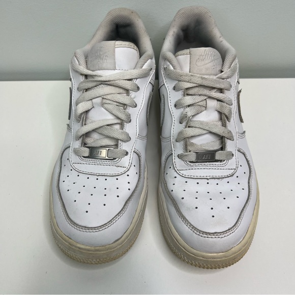 Nike Air Force 1 AF1 Low White DH2920-111 Boys Girls Youth Size 7Y Womens 8.5 - Picture 2 of 8